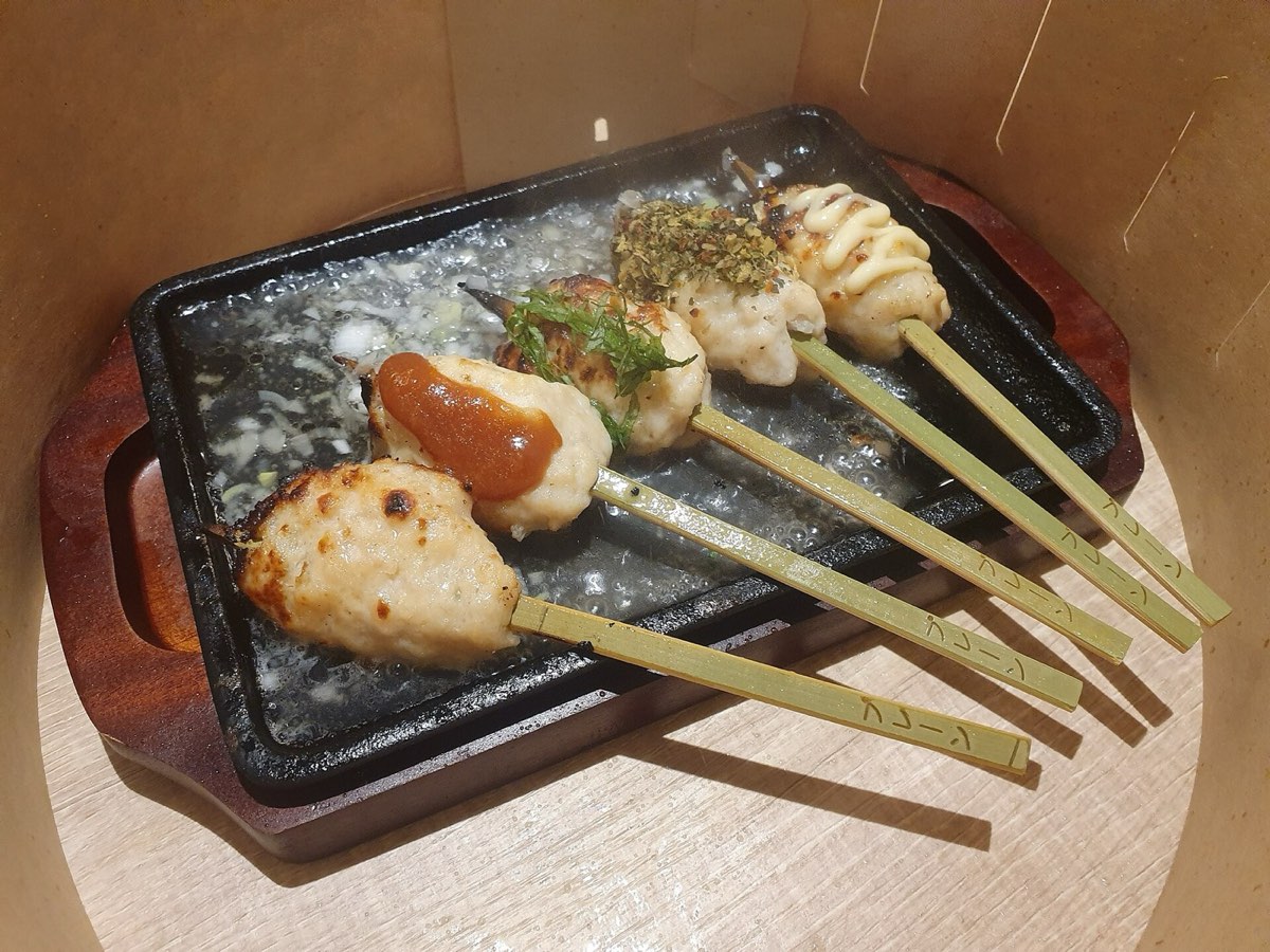 炭火焼鳥 まる勝 店内の様子